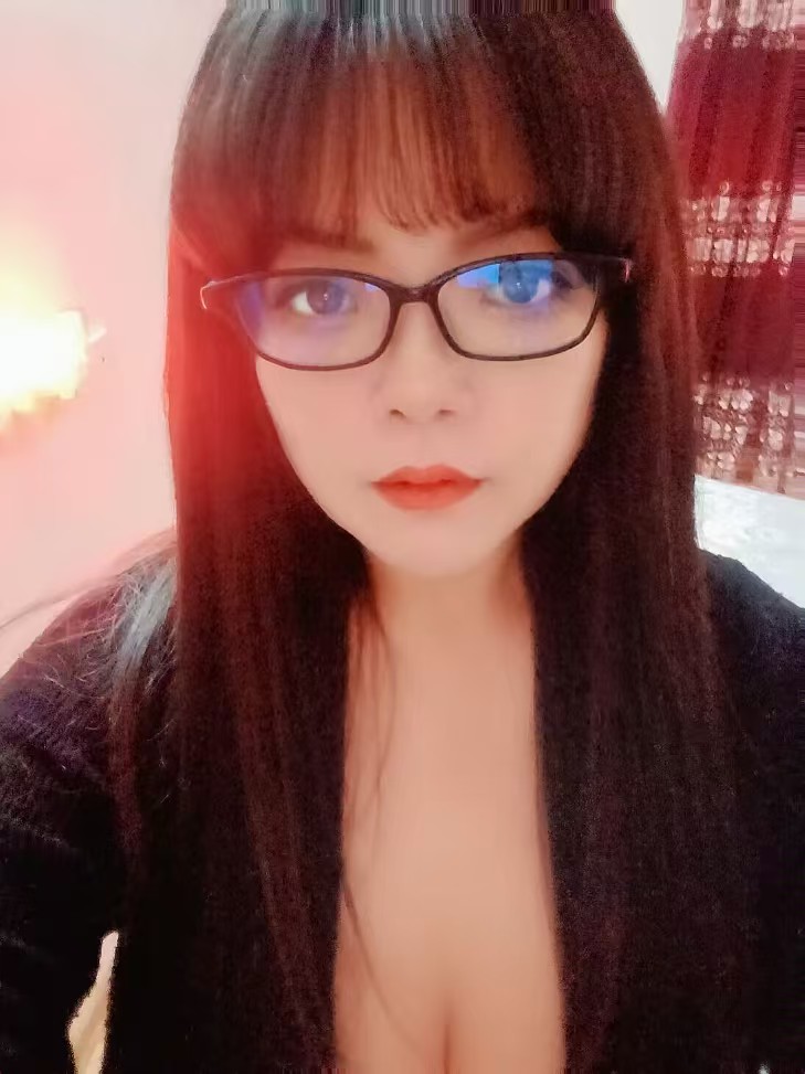 栖霞区丰满眼镜少妇欣欣