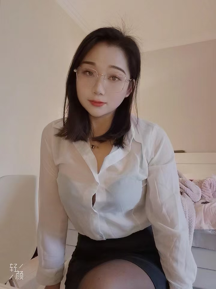 光谷眼镜辣妹丽丽