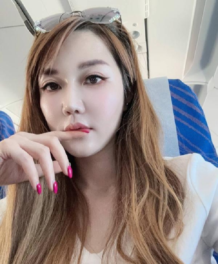 朝阳服务系小魔女