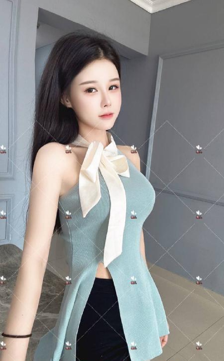 前凸后翘馨儿老师