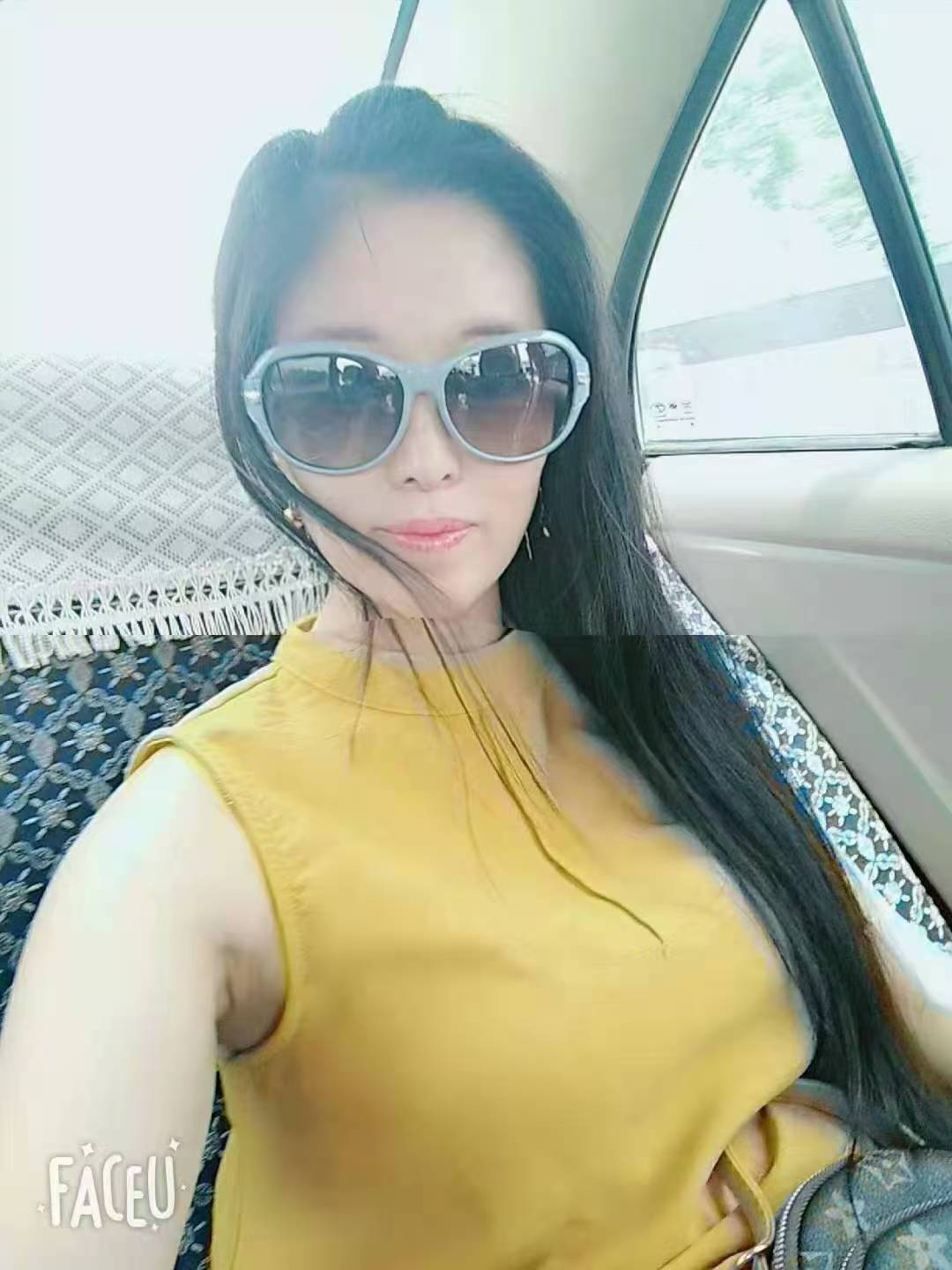 服装店兼职大胸老板娘