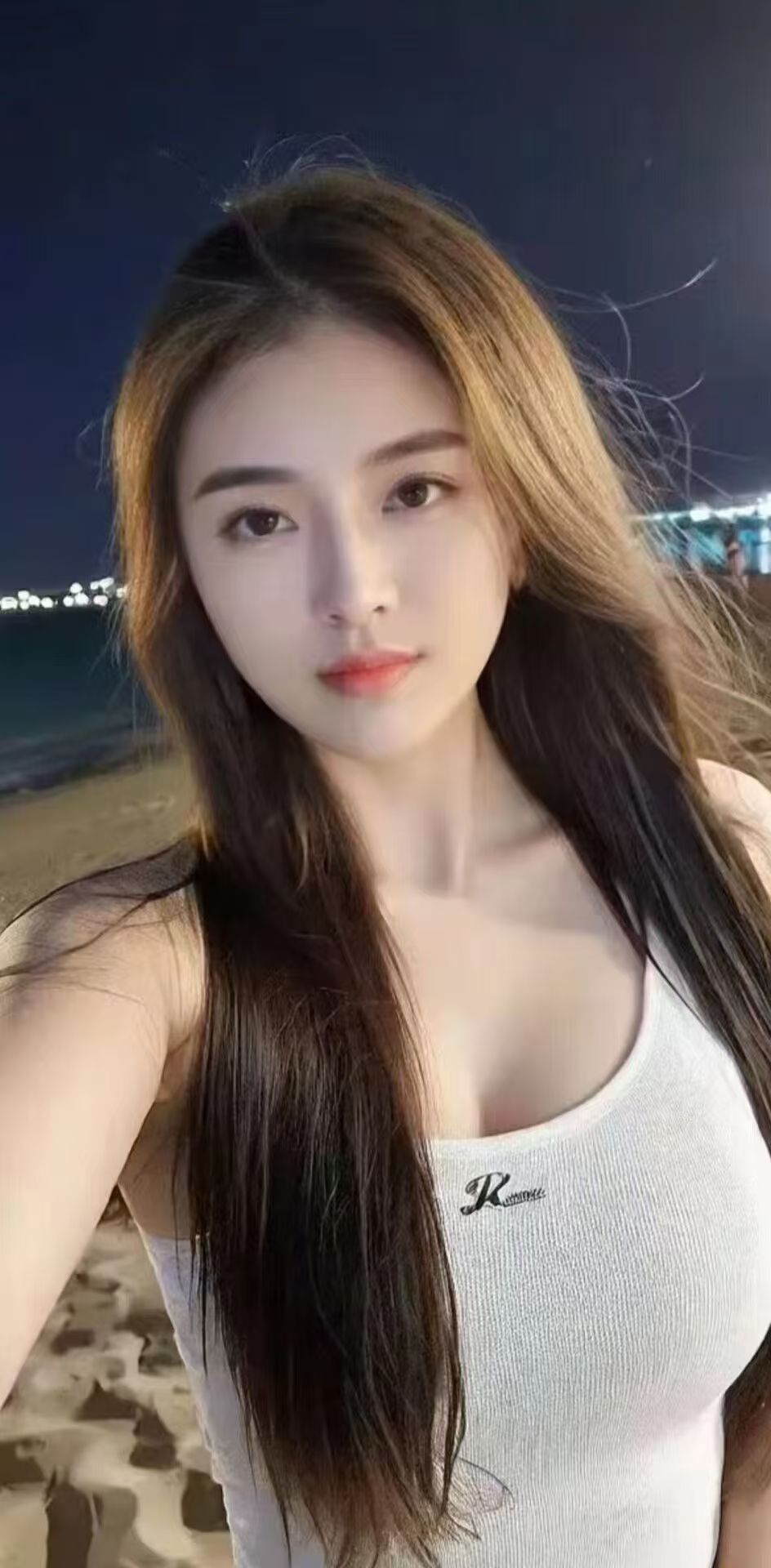 大冲极品大白兔嫩妹吉吉