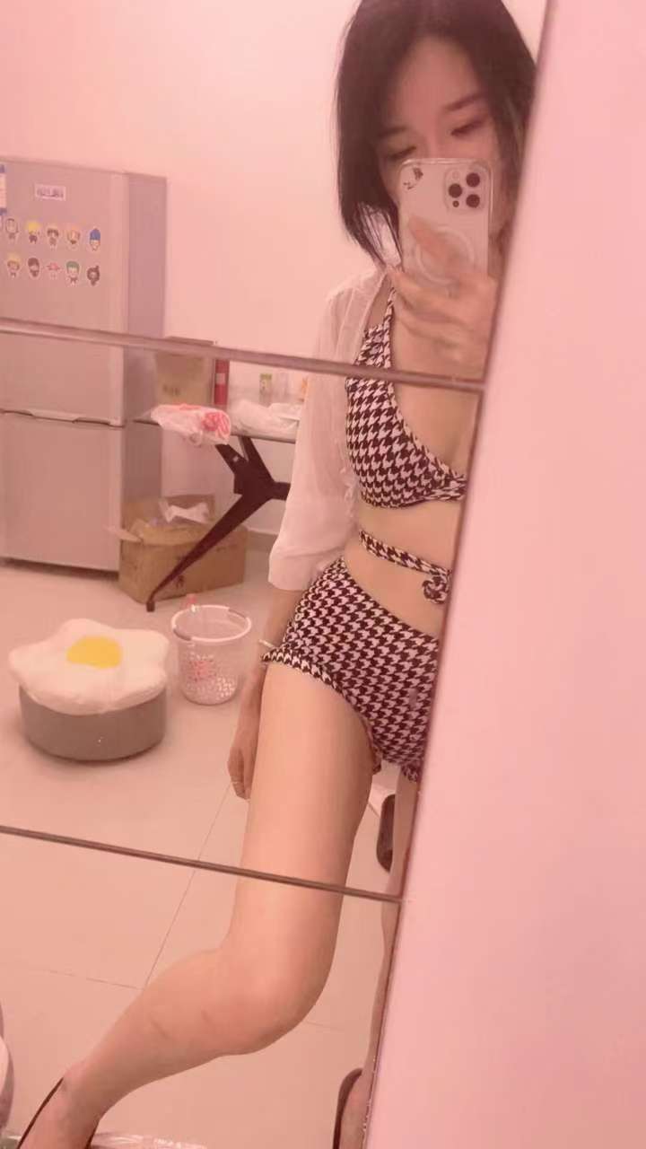 西丽热辣身材辣妹甜甜