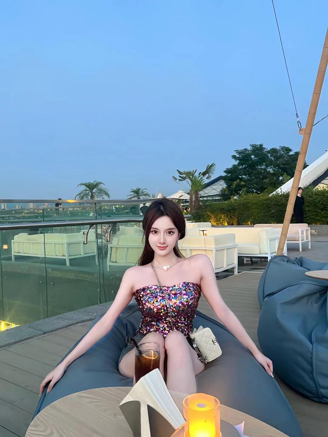 典型的大长腿妹妹，欲望拉满。