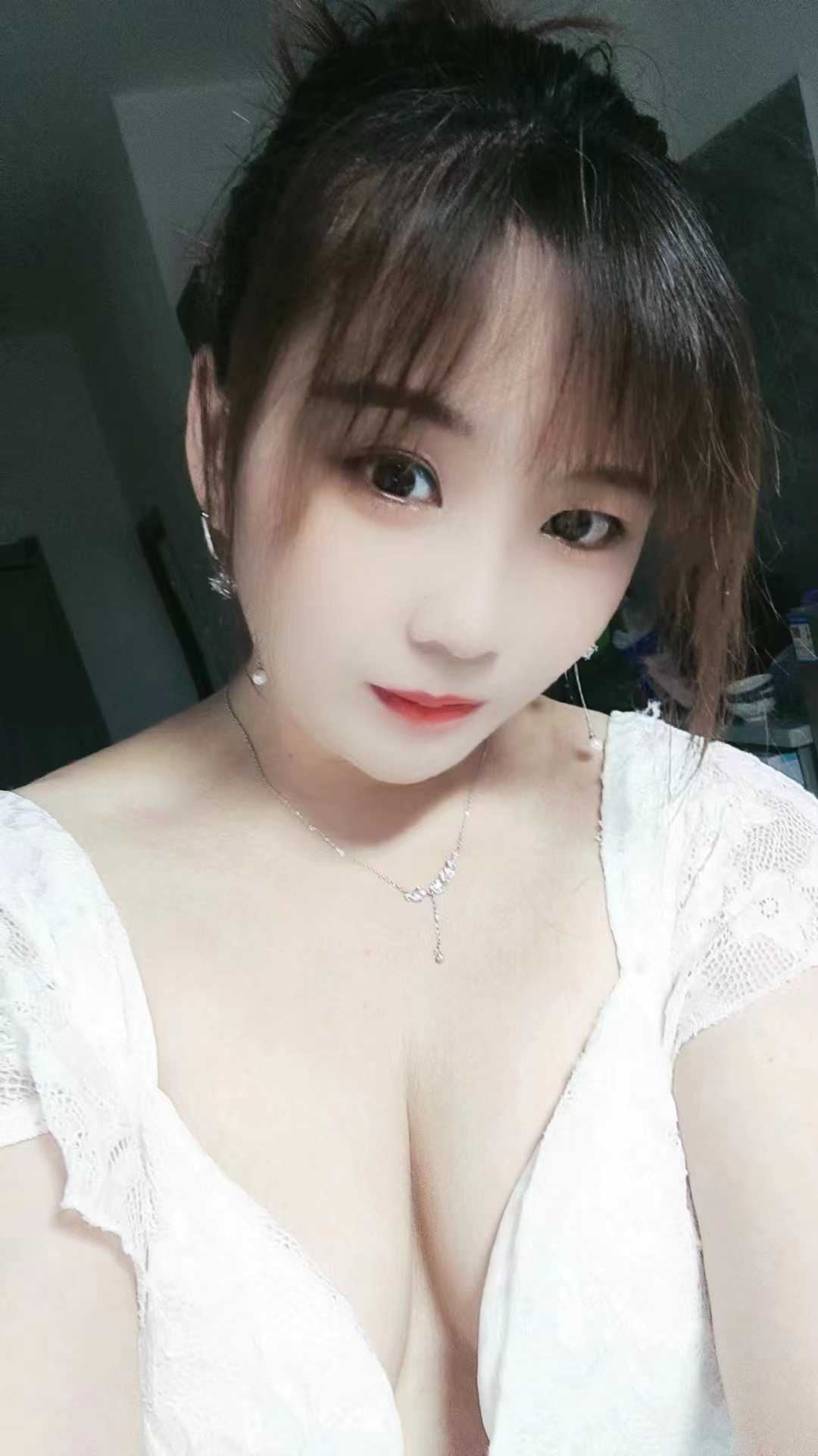 南山白嫩大奶小姐姐素素