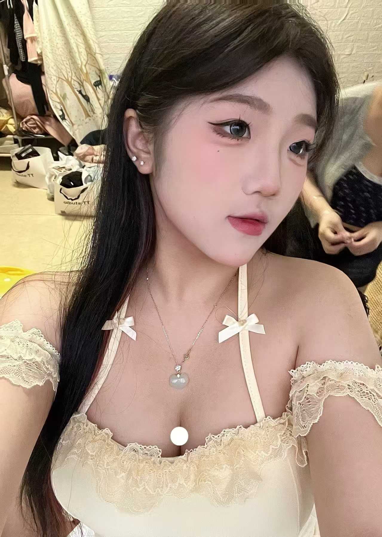 南山纹身大奶瓶辣妹