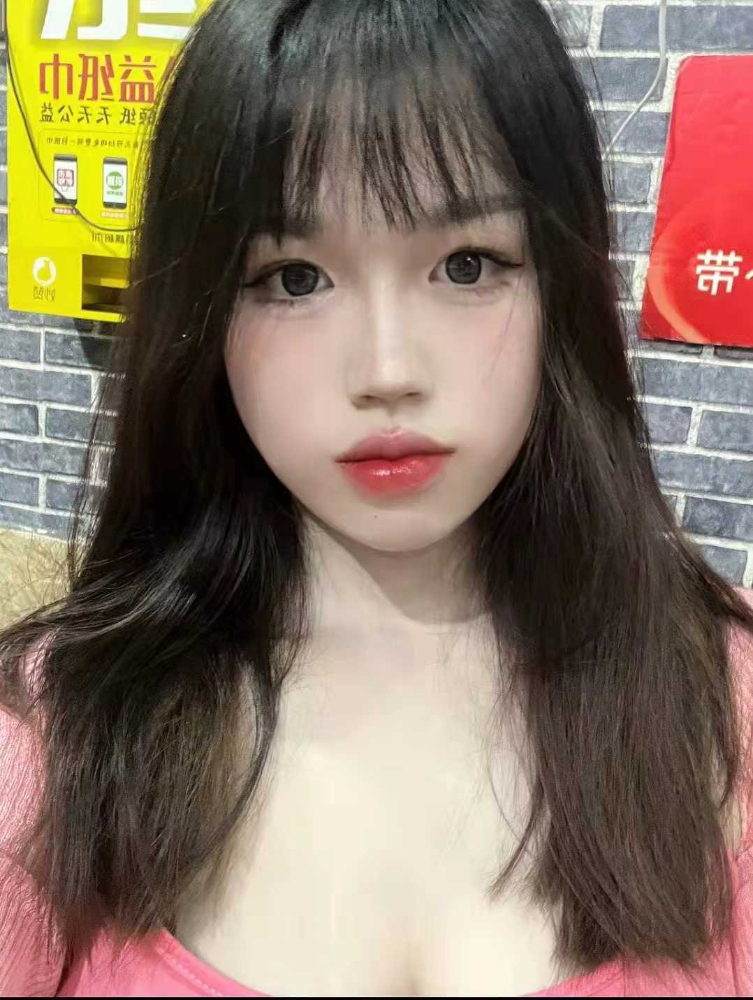 包裹感很强，前凸后翘的妹妹