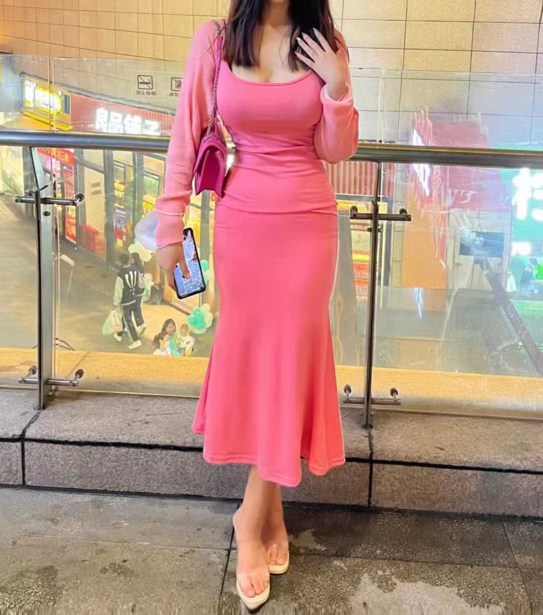 包裹感很强，前凸后翘的妹妹