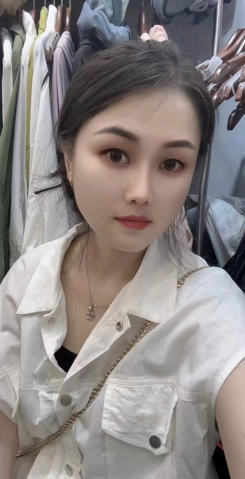 颜颜兼职一个月开10天