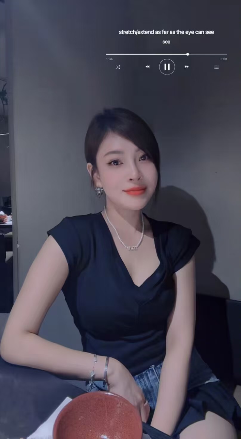 南川白皙极品短发辣妹