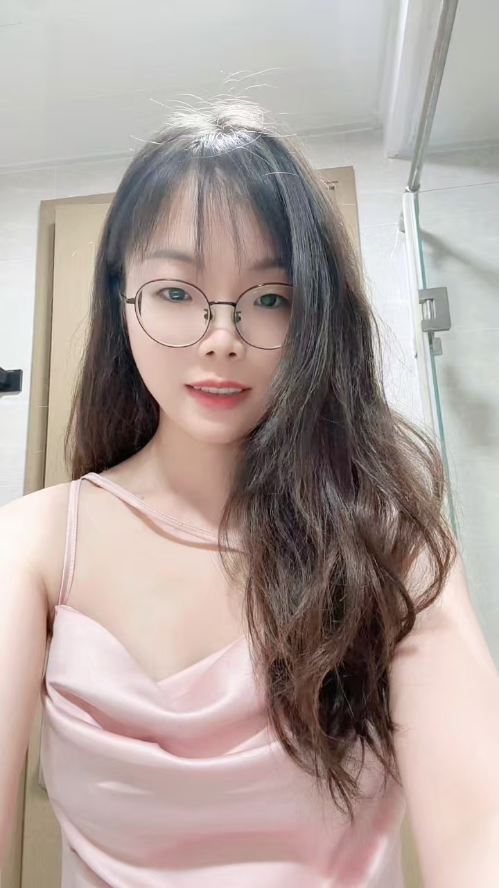 龙华清纯眼镜娘