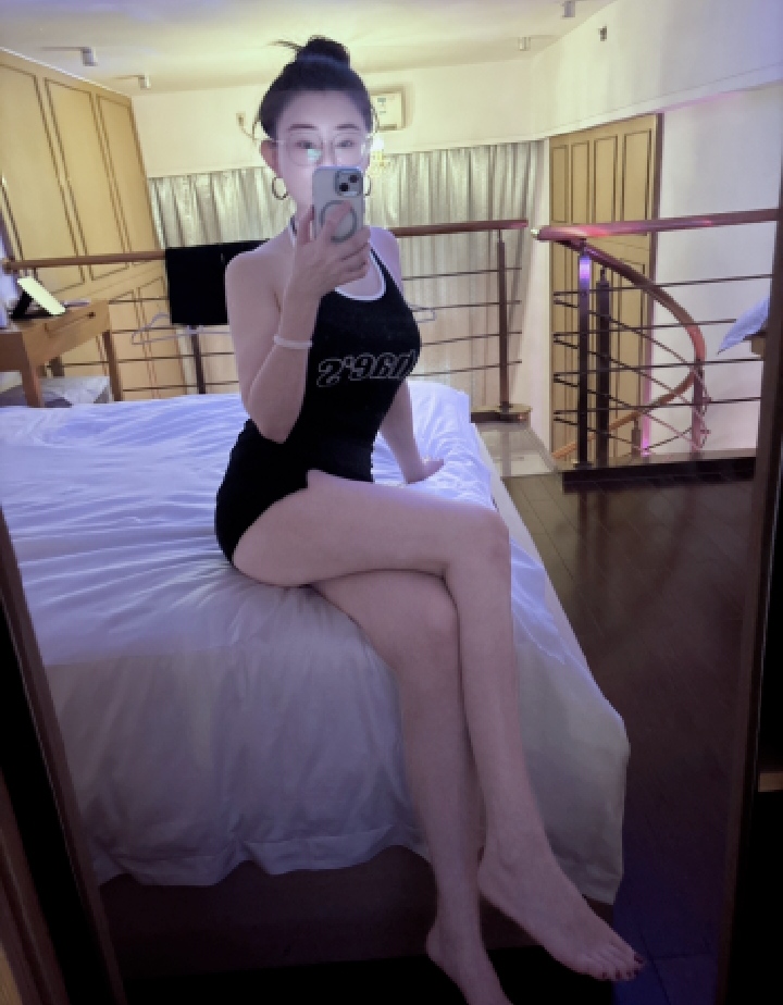 潭村勾人情趣白虎妹