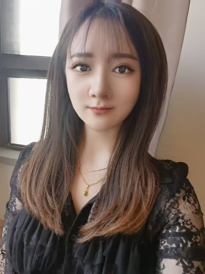 胸大臀翘的小美妞