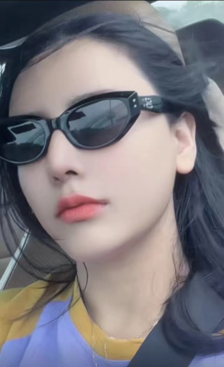 光明白嫩辣妹默儿