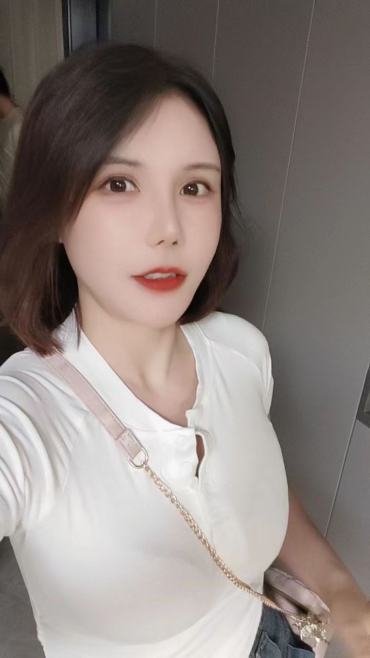 天河短发大奶妹漫漫