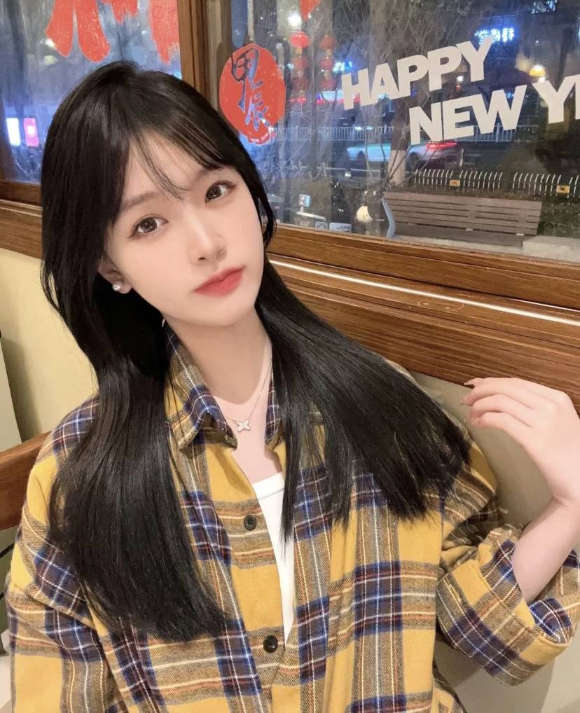 长相清甜的嫩妹