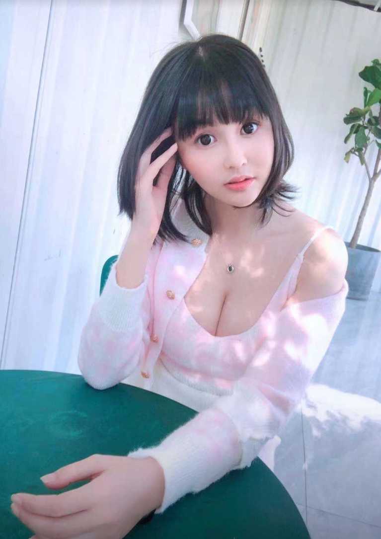 小巧可爱的妹妹，让人很有保护欲