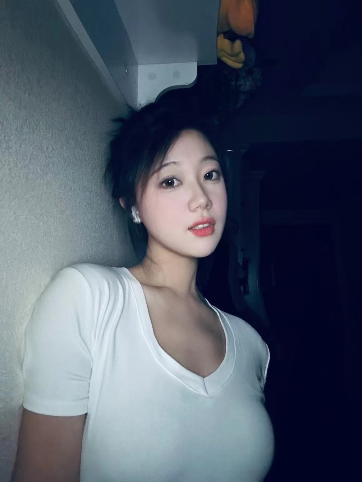 气质型美女，大长腿很诱人