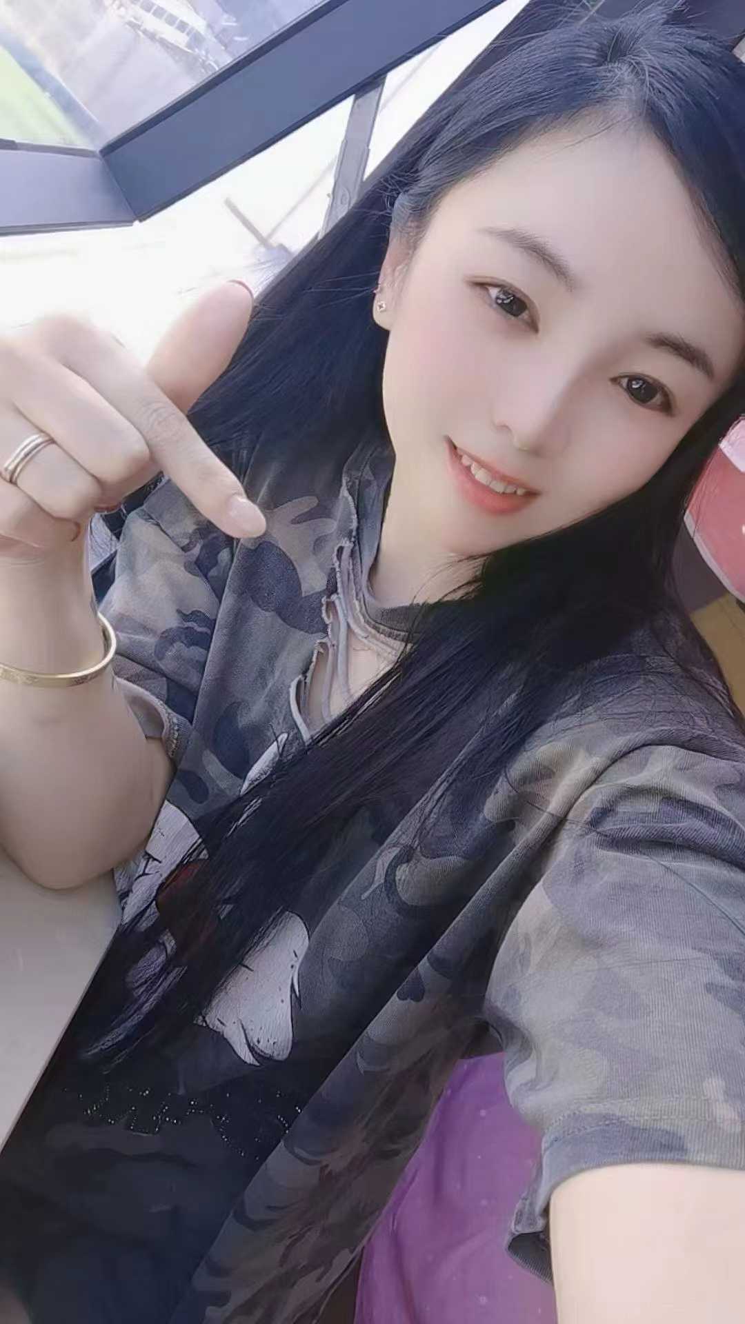 新区白嫩软糯小姐姐弯弯