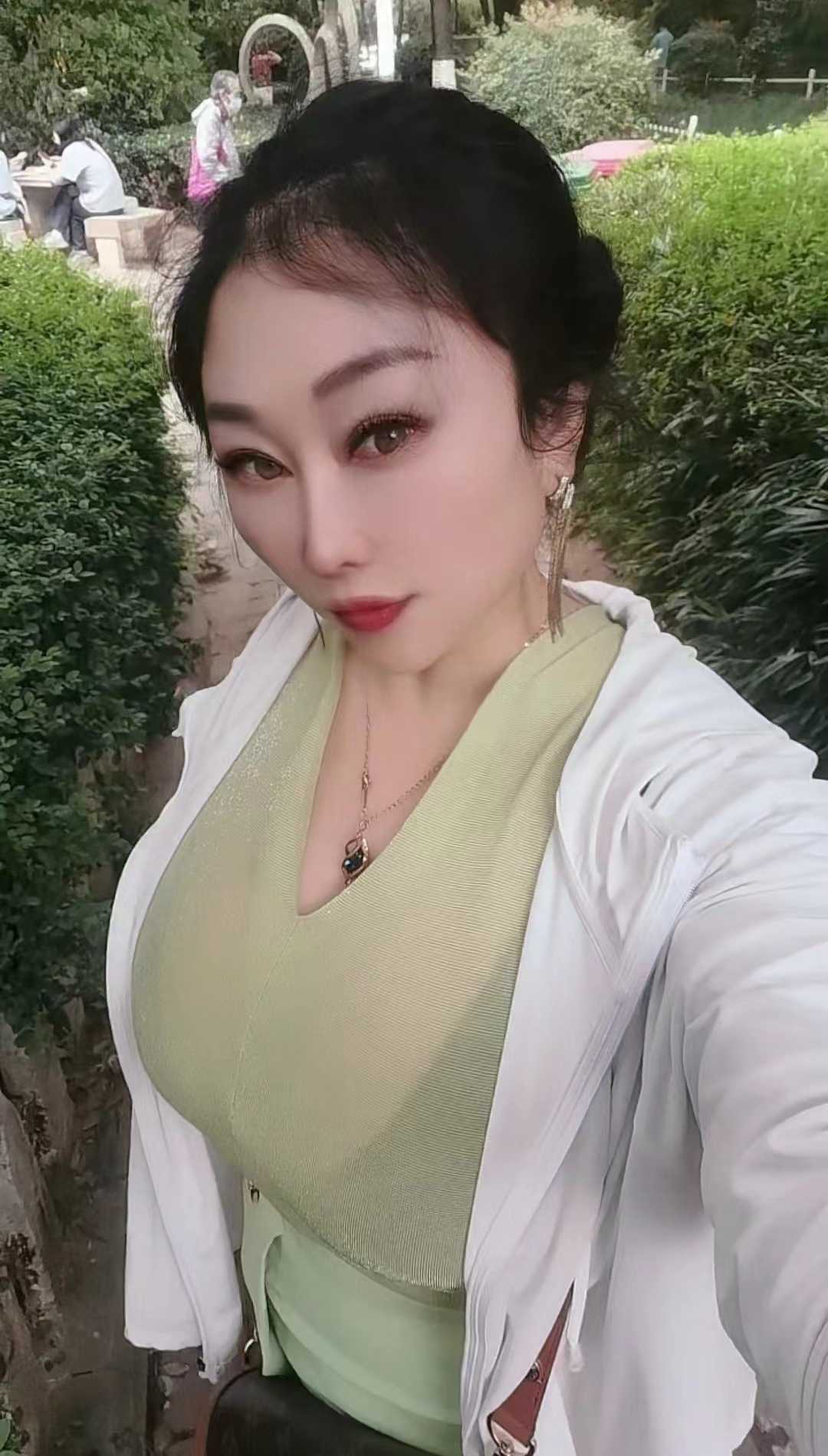 官渡区巨乳尤物诗诗