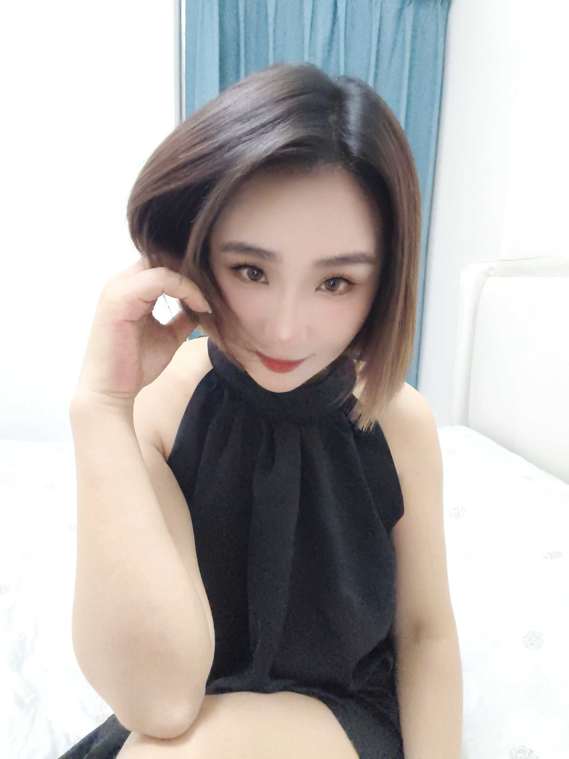 短发御姐小少妇