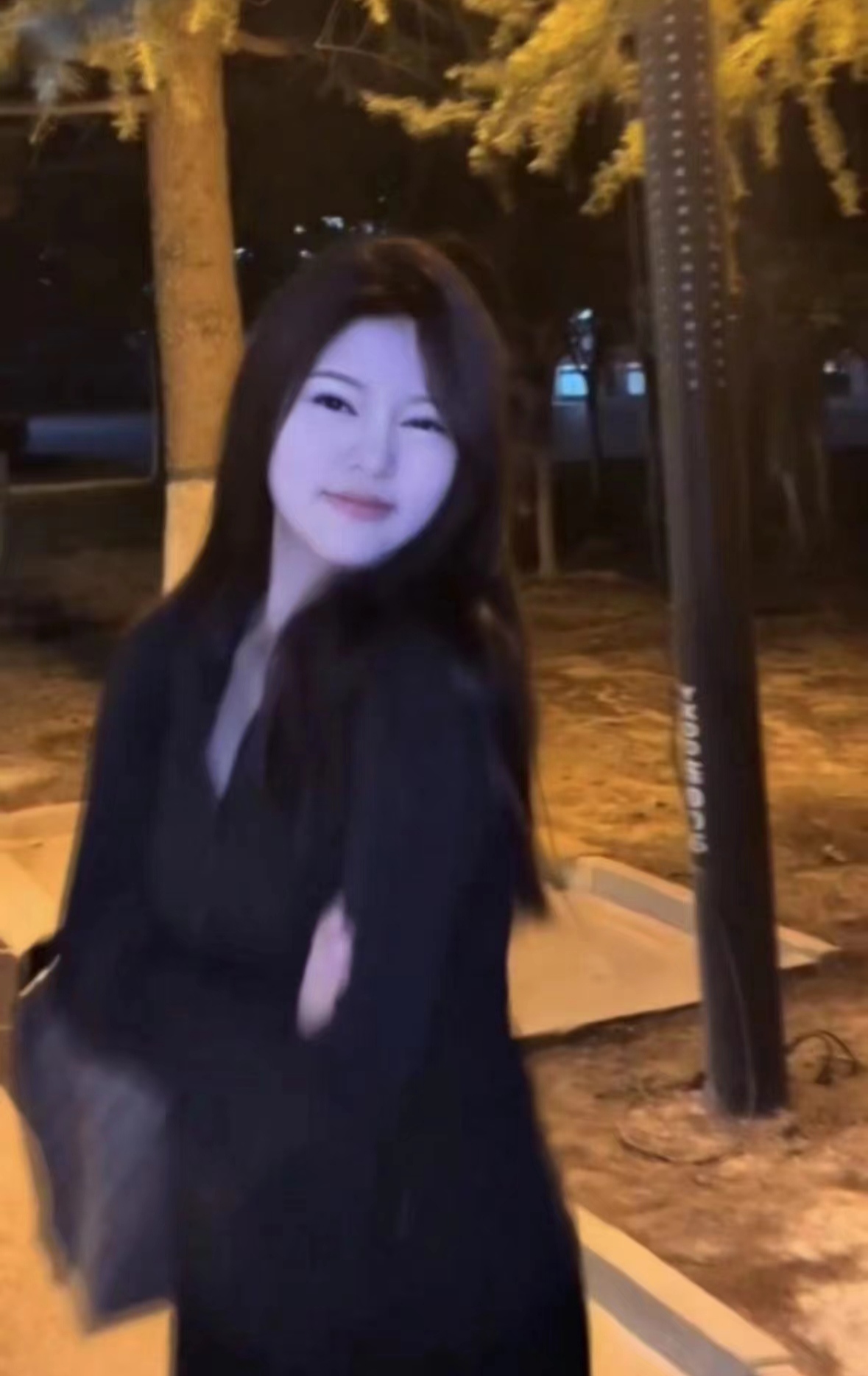 爱莎三通后花园