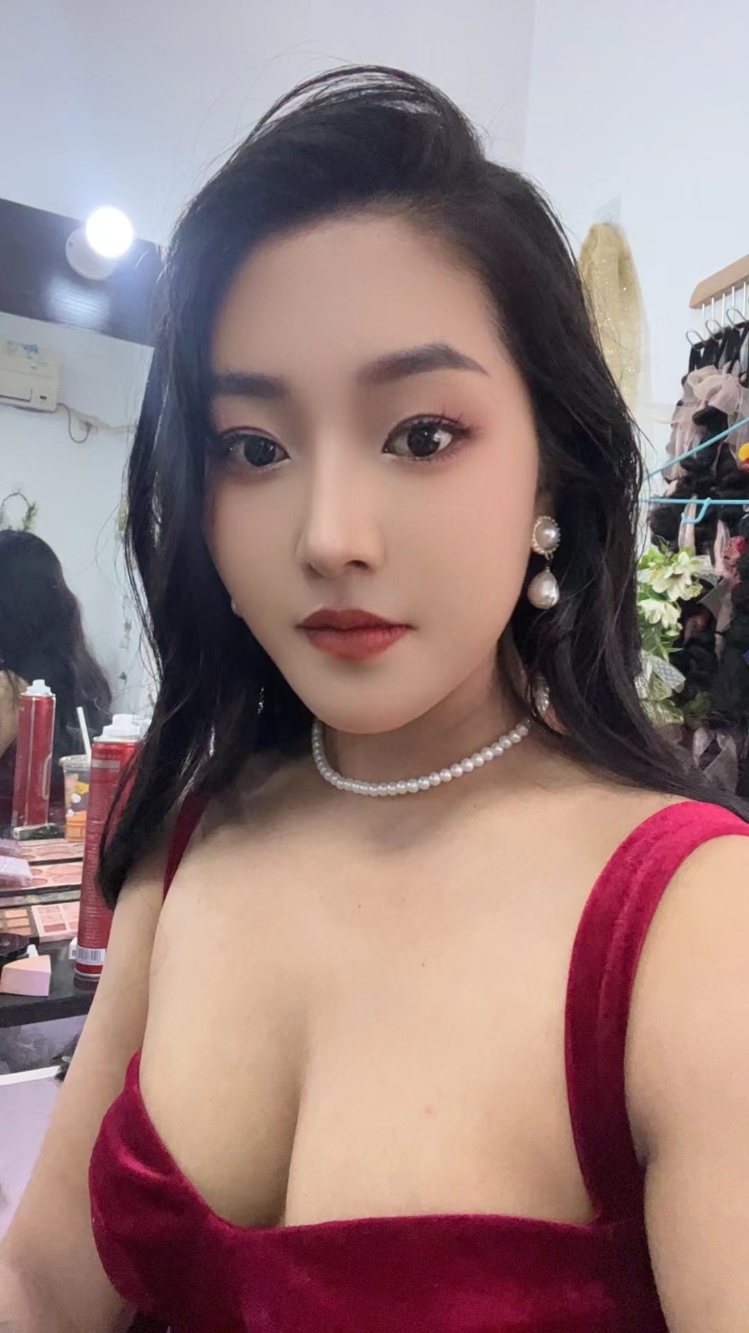 成华区丰满白嫩甜妹依依