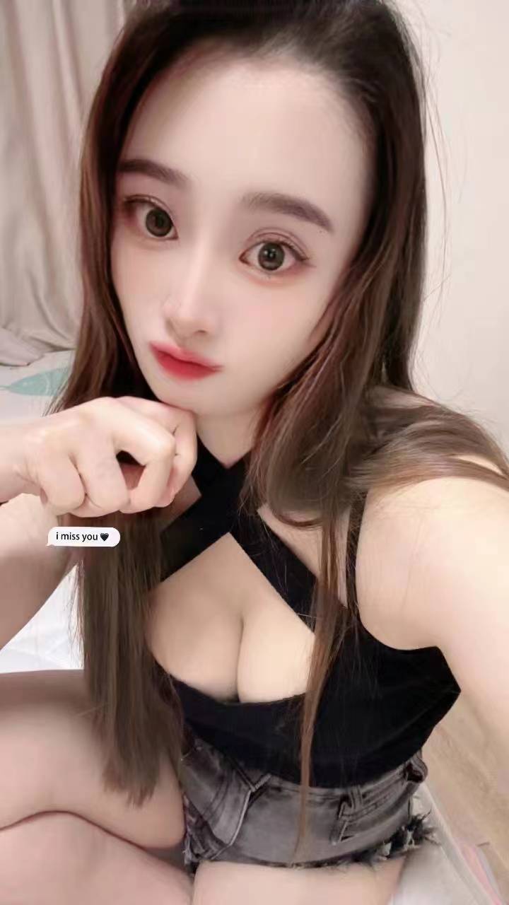 白云大胸嫩妹格格