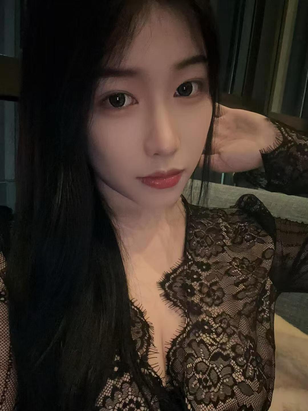 颜值很高的一个妹妹，热情体贴