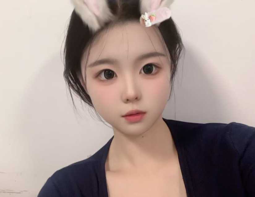 06年兼职上门，刚满十八岁，刚刚下海，嫩的出水