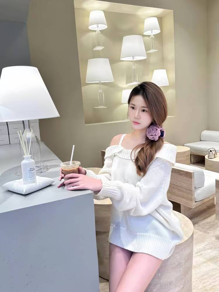 白云撩人小姐姐美美