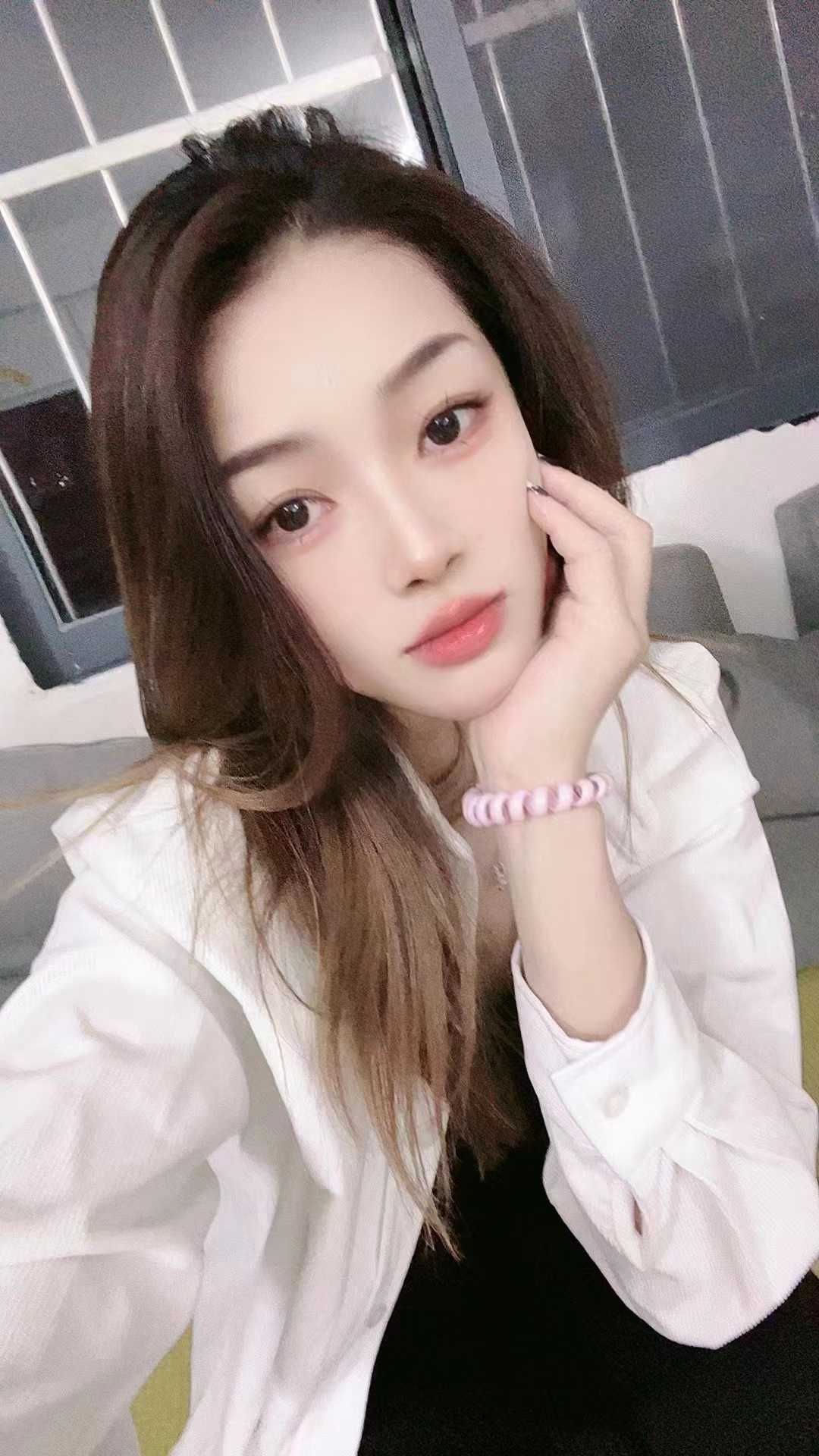 前凸后翘的美人，体贴入微