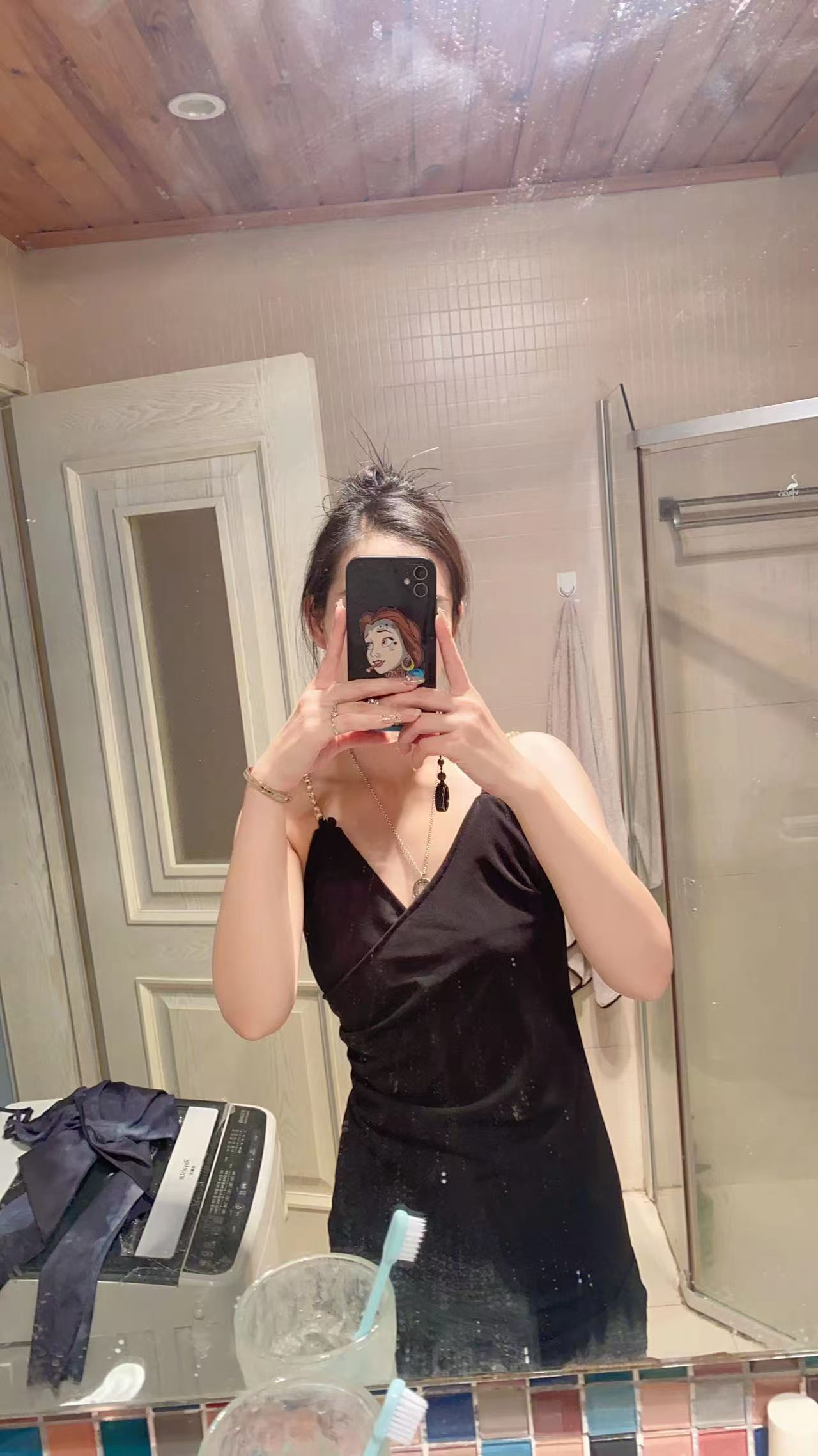 车模身材小姐姐芊芊