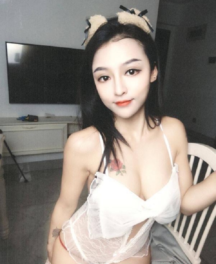 金牛情趣大奶辣妹海妮