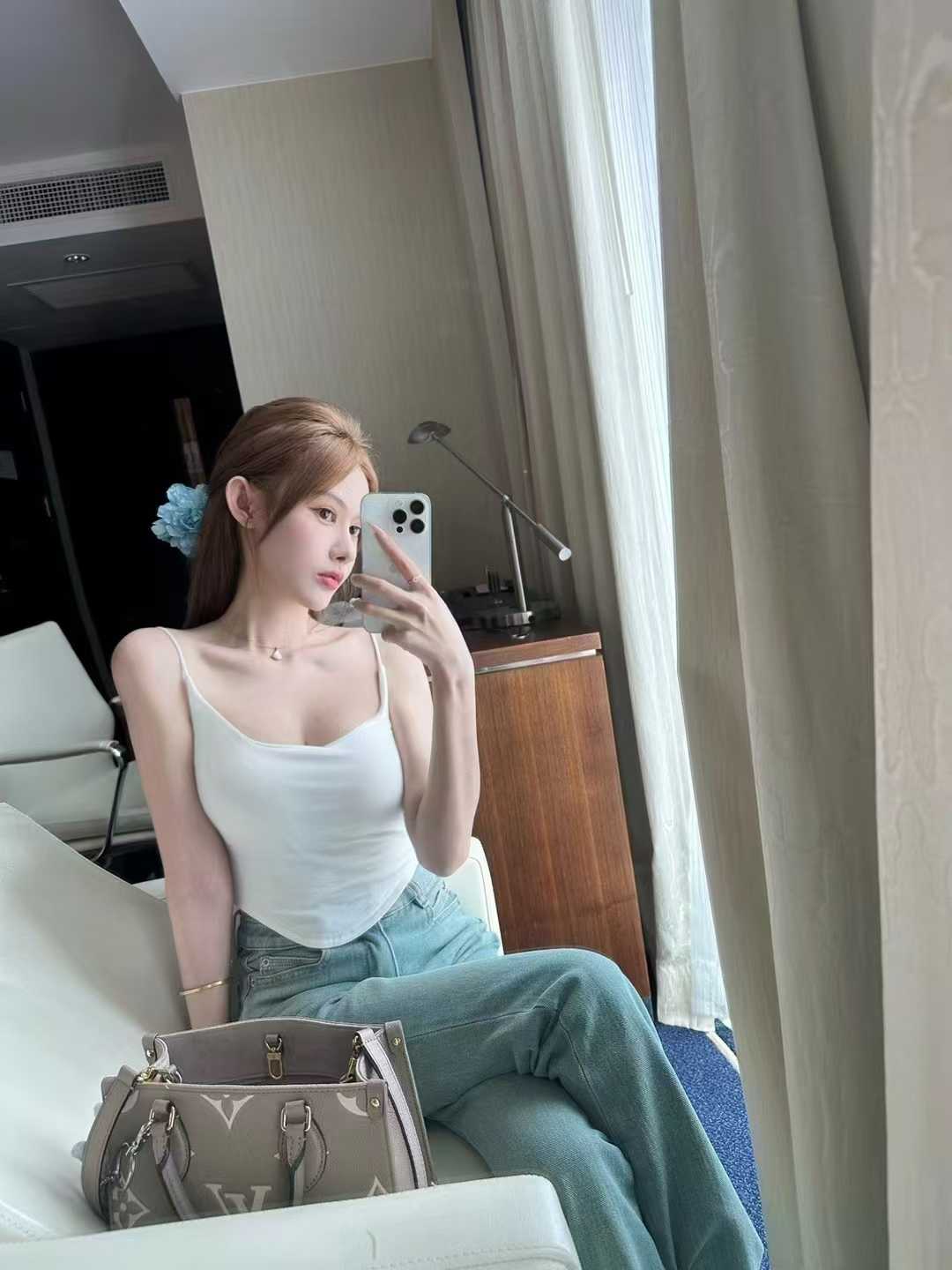 东站清新嫩妞小雪