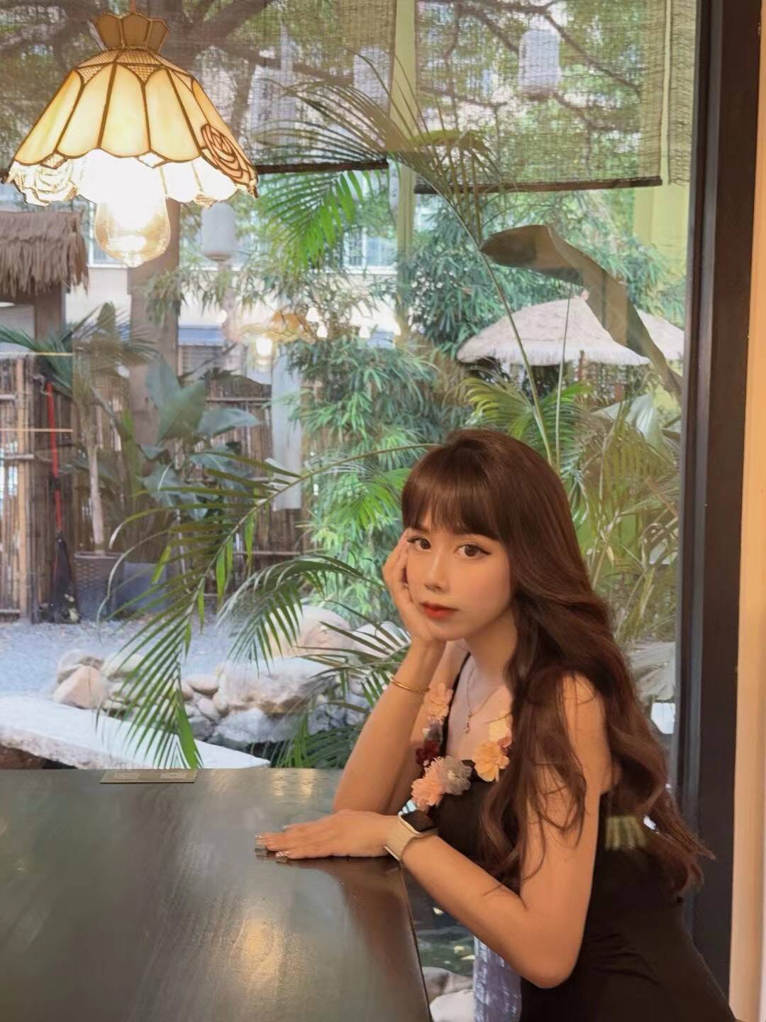 昆山市长腿小姐姐，肤白貌美