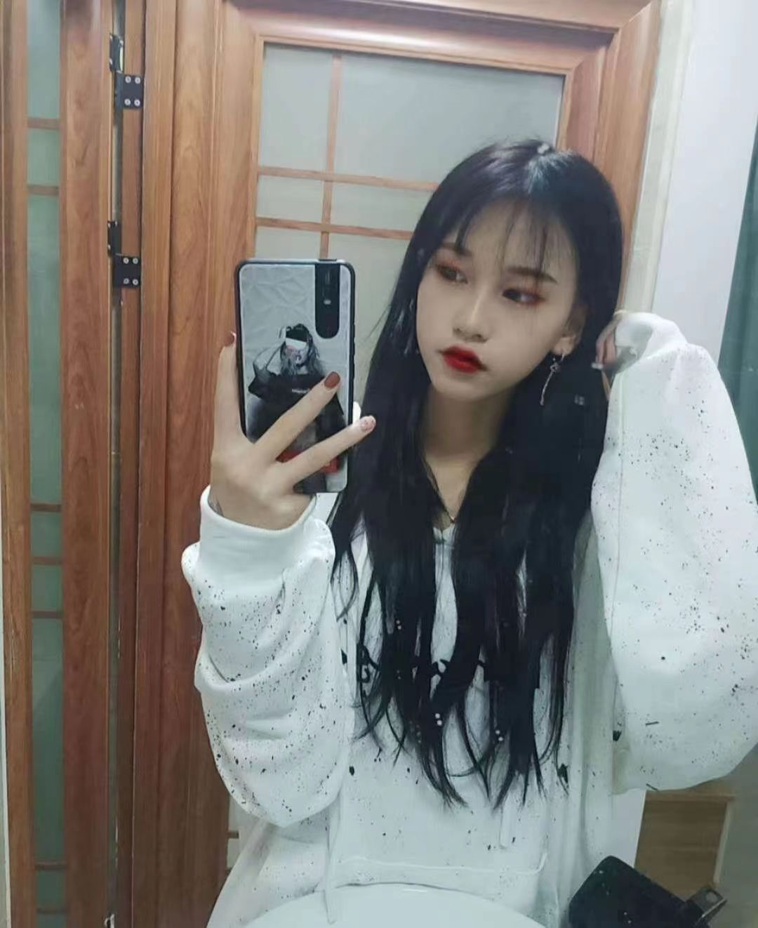 优秀.性格开朗，活泼可爱。