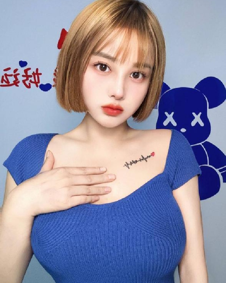 丰满大波波短发小姐姐