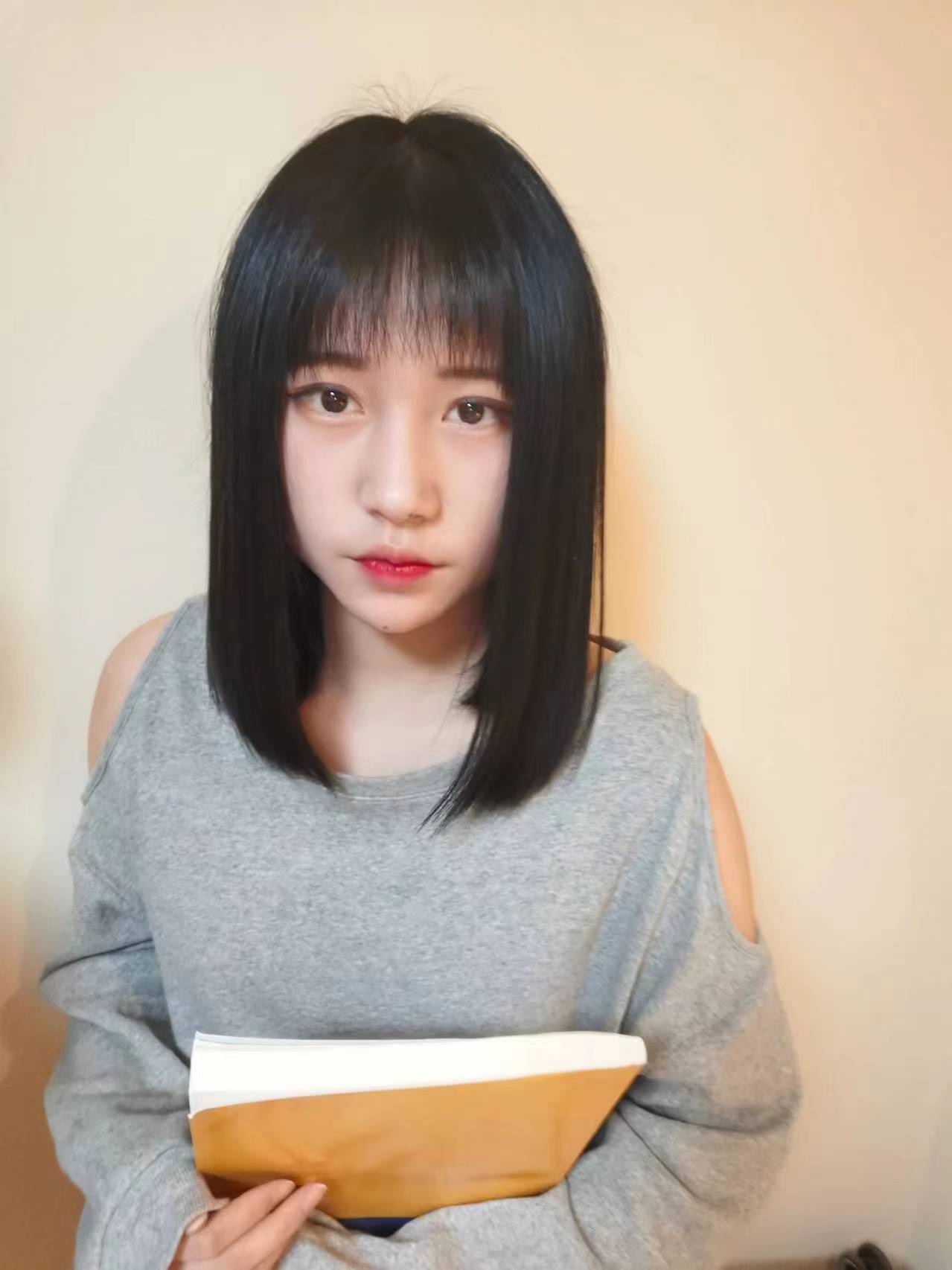 洪山区兼职学生妹，18岁