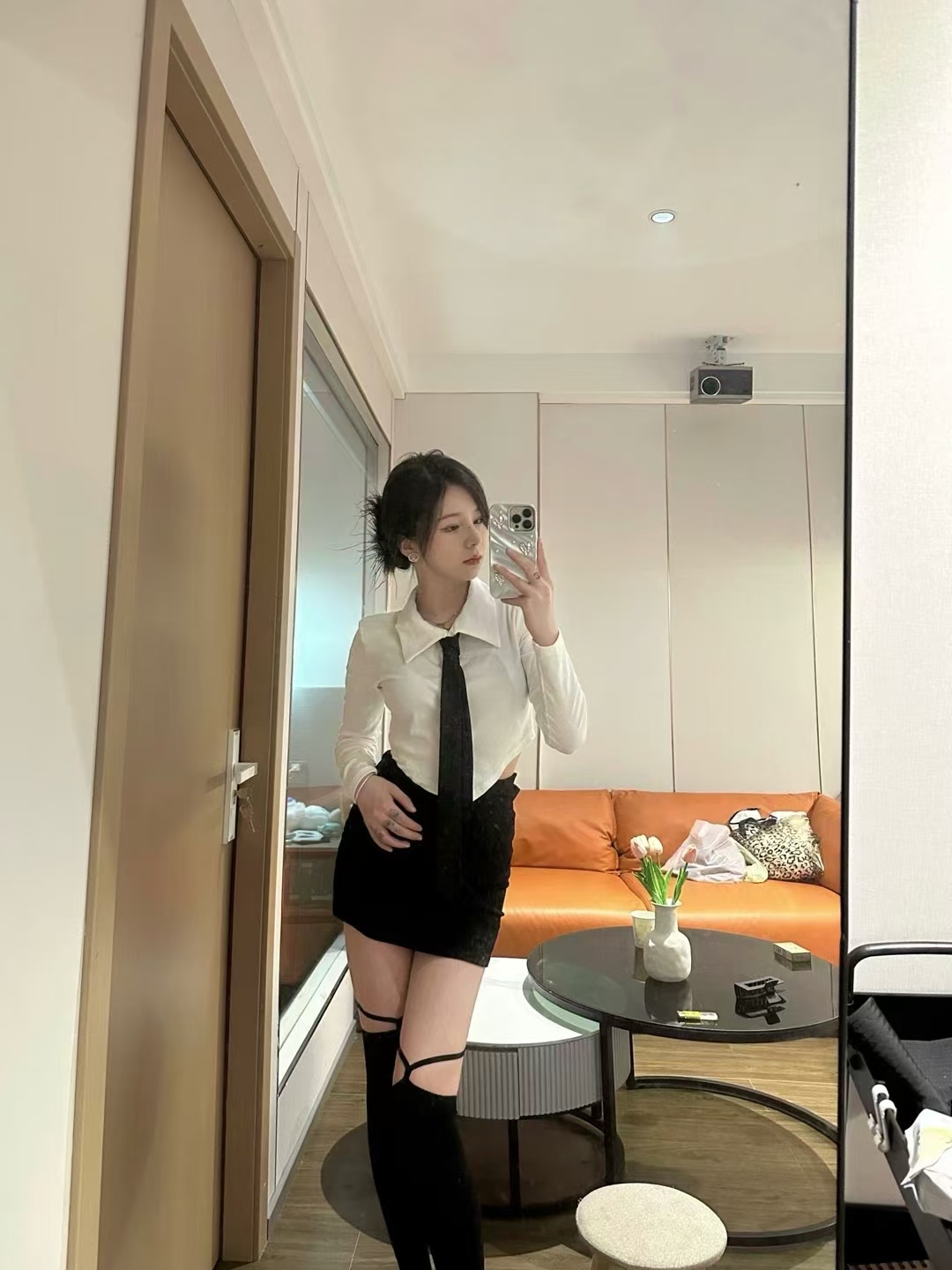 市区极品白嫩热辣甜妹