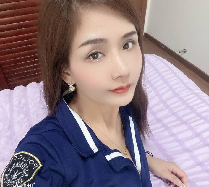 朝阳性感气质辣妹