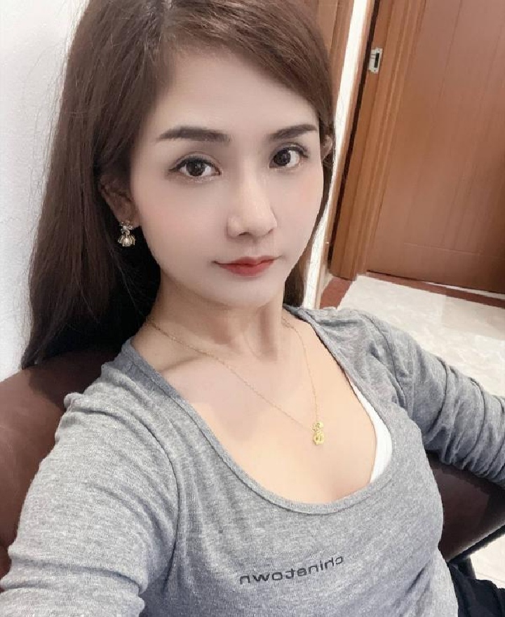 朝阳性感气质辣妹