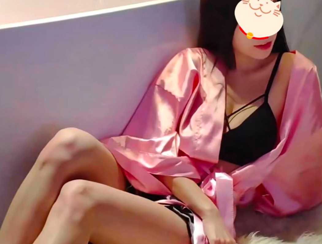 刚下水不久的兼职妹