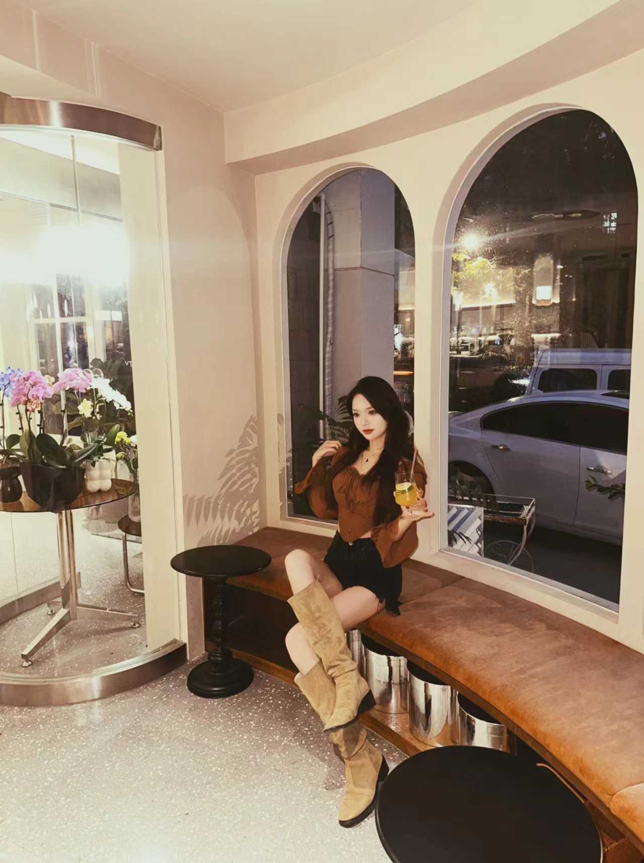 白嫩甜妹一诺兼职上门