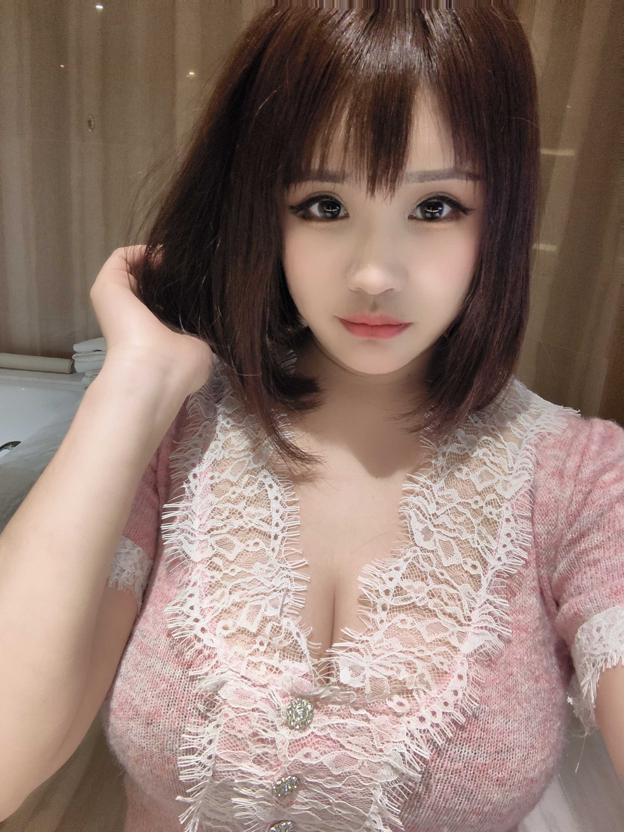 塘沽巨乳萌妹亦菲