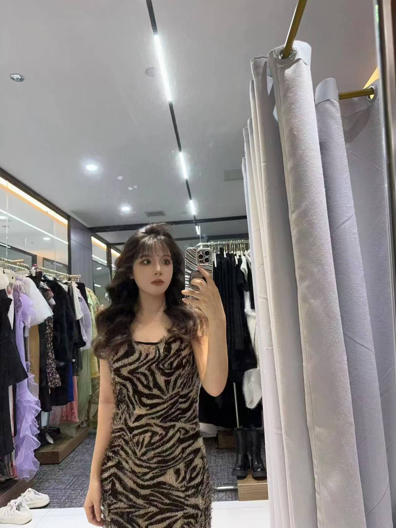 未央区白嫩甜妹小美