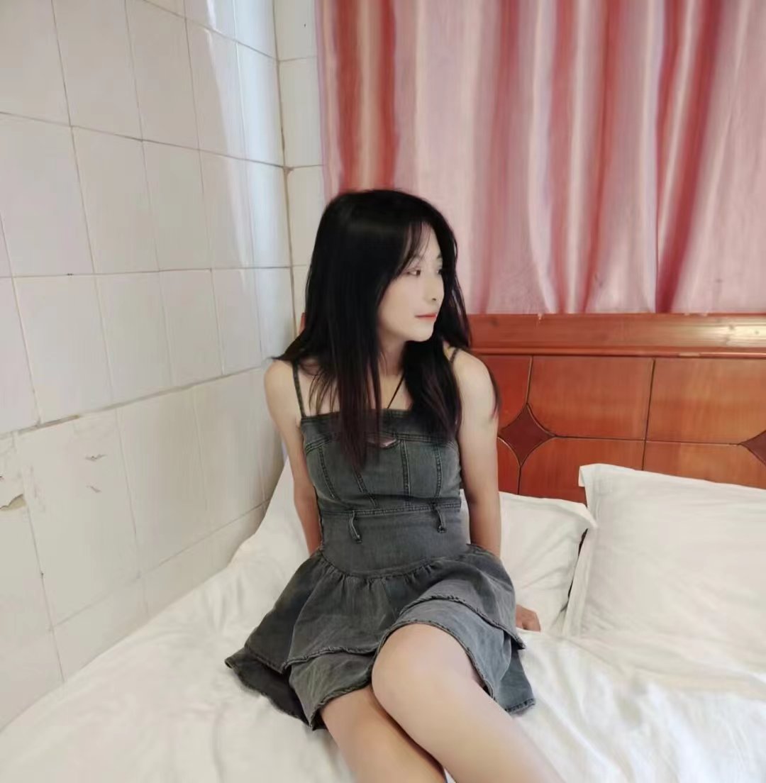 大冲白皙嫩妹小妮