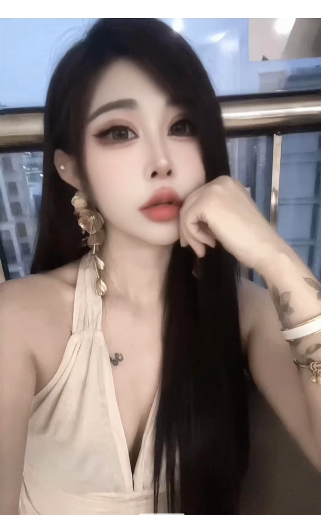 魅惑小狐狸兼职憨憨美甲师