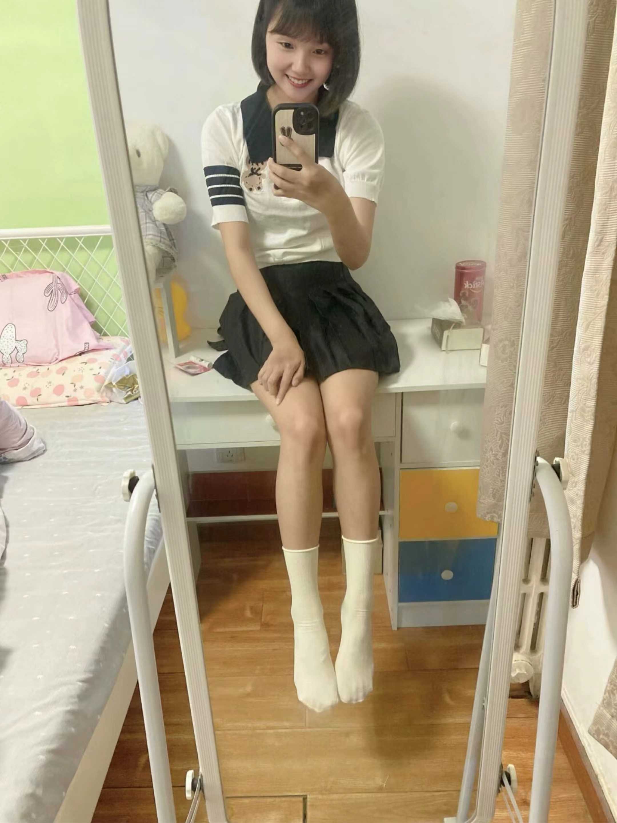 朝阳白嫩制服甜妹奶茶