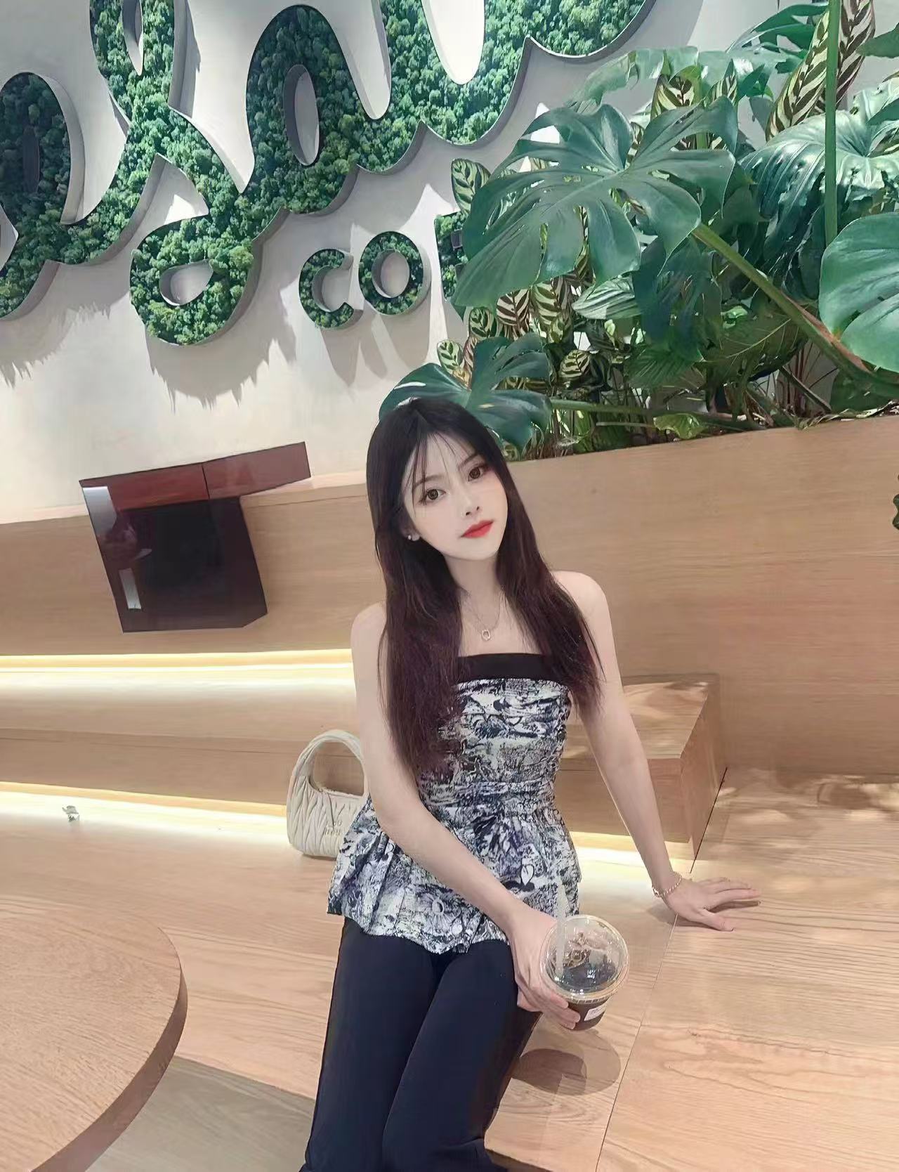 新人下海，性格好听话，身材好，胸大